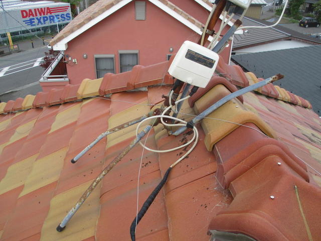 重さに耐えられず折れた