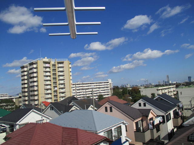 マンション越しの東京スカイツリー受信
