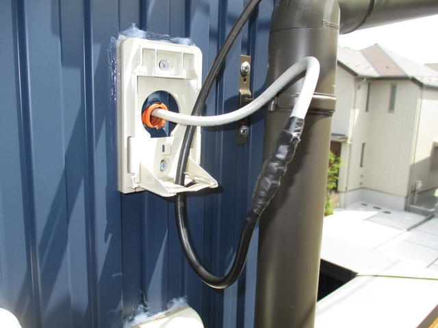 配線接続部分に防水テープを重ね巻き
