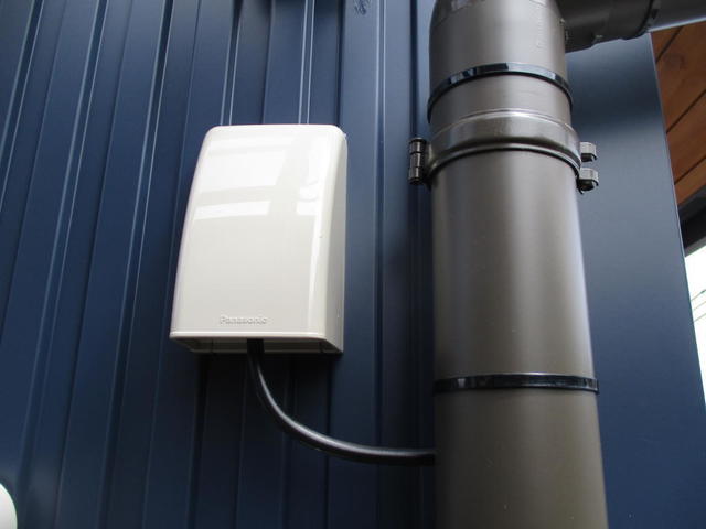 配線接続部分を入線カバー内に収め