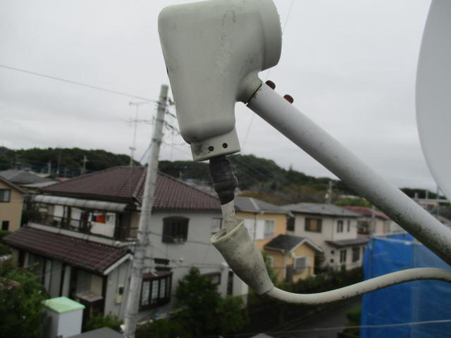 BSアンテナ方向調整、防水テープを巻いておきました