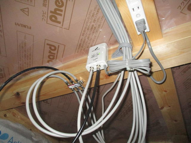 ユニットバス天井裏にブースター電源部を設置