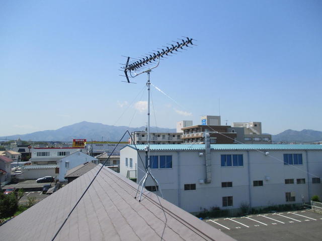 高感度パラスタックUHFアンテナを設置