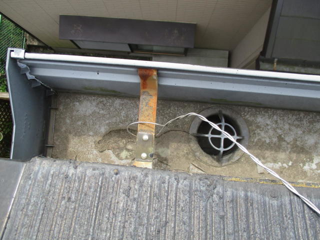 雨トヨ金具からのアンテナ支線取り