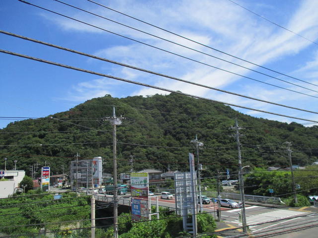 目の前の権現山(秦野局)