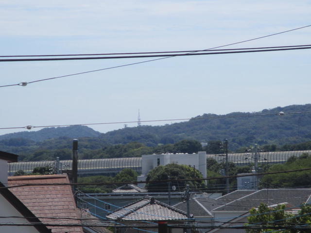 少し離れた湘南平(平塚局)