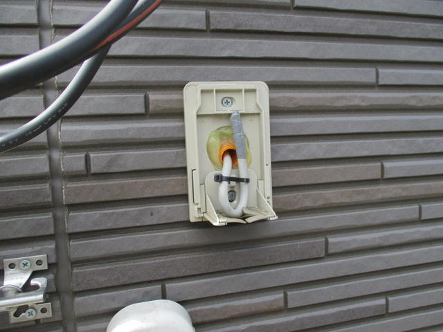 末端を入線カバー内に処理