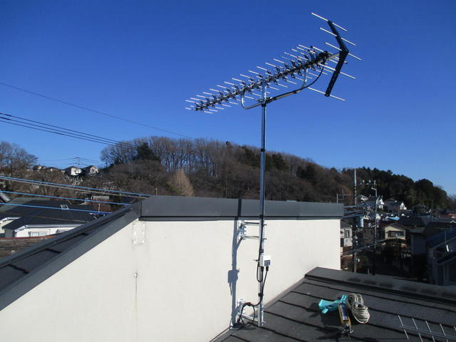 高感度パラスタックUHFアンテナ壁面取付(サイドベース2個仕様)
