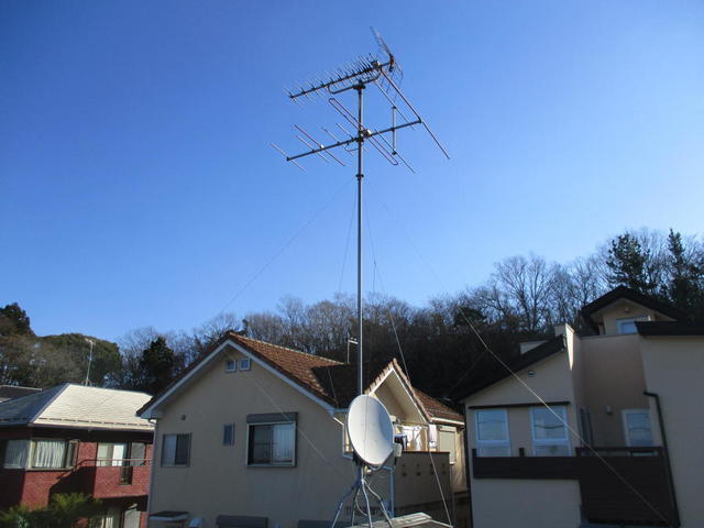 アナログ時代のVHF+UHFアンテナを4mの高さで設置