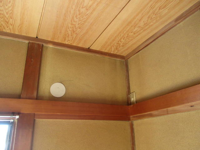 屋内は通常の穴塞ぎキャップで対応