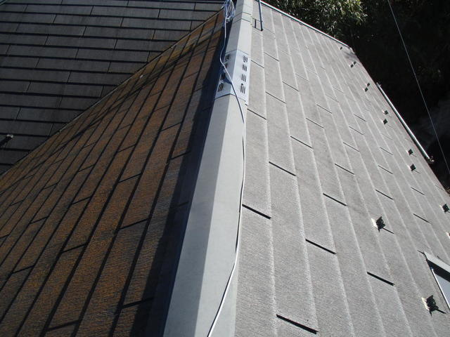 建物引き込み配線までの渡り配線が屋根の上に無造作に引き回されてました