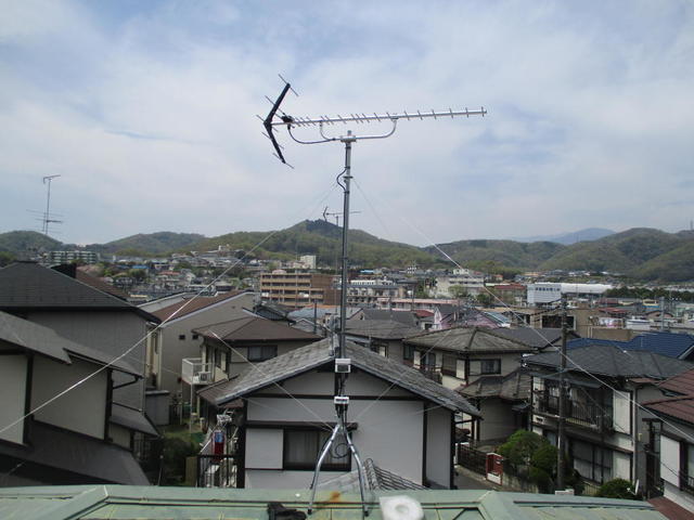 ブースター、屋外分配器も交換し、テレビアンテナ建て替え工事完了