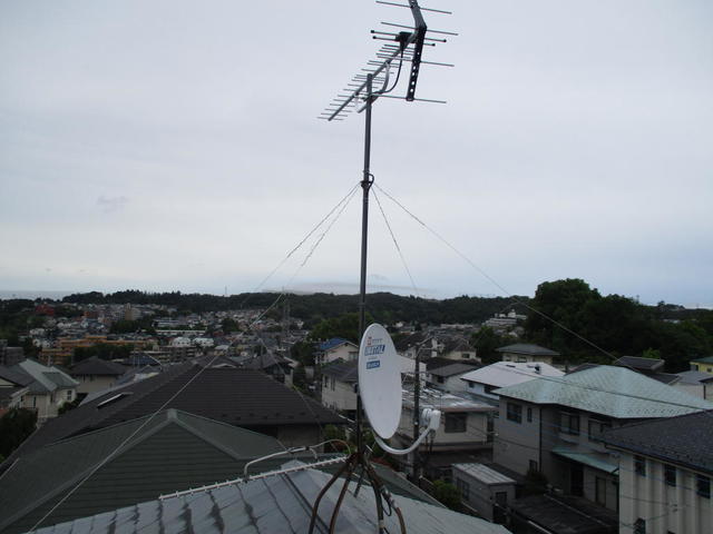 2mの高さに取り付けられたUHFアンテナの交換