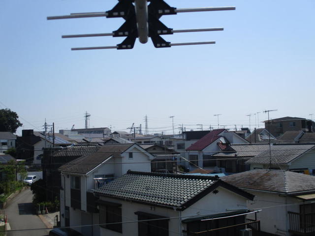 東京スカイツリー方向にクレーンが数台動いている
