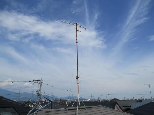 UHFアンテナの放射器・給電部の部品が外れている