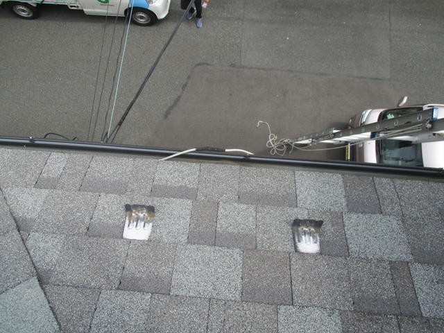 建物引き込み配線と渡り配線接続部分が雨トヨの中から出て来ました