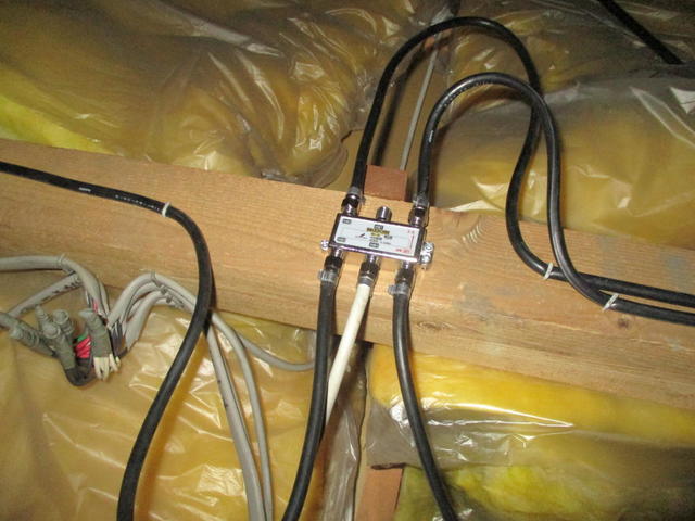 2階屋根裏は分岐器で対応