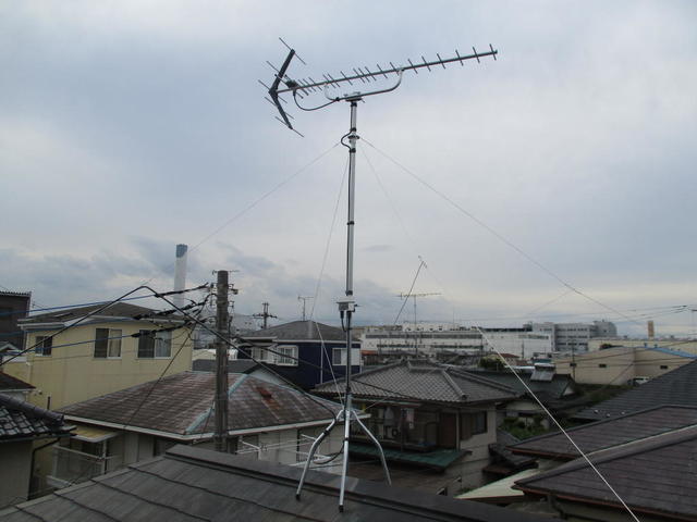 屋根上アンテナ工事でアンテナ建て替え工事