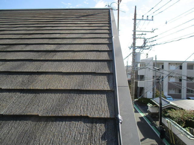 屋根勾配の等間隔で配線固定