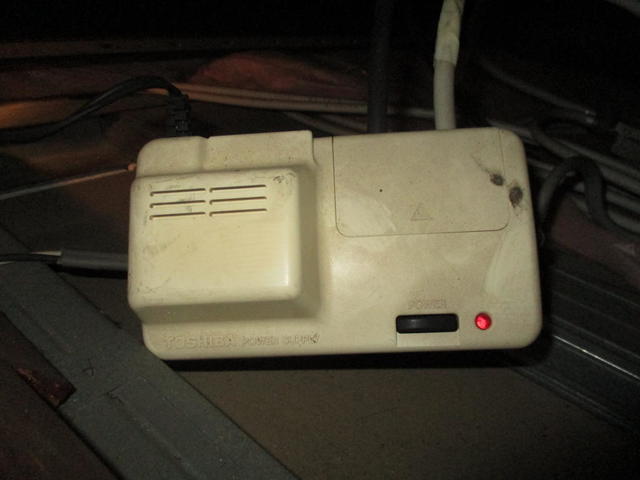 屋根裏に設置されていたブースター電源部