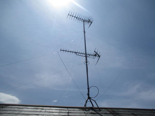 4mの高さに取り付けられた既存高感度パラスタックUHFアンテナの受信状況