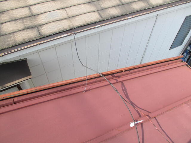 2棟の戸建てに分配配線されていた
