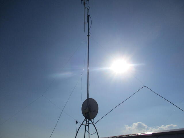 アンテナ取り付け後年数経過した4mの高さで平塚中継局受信UHF+BS混合工事