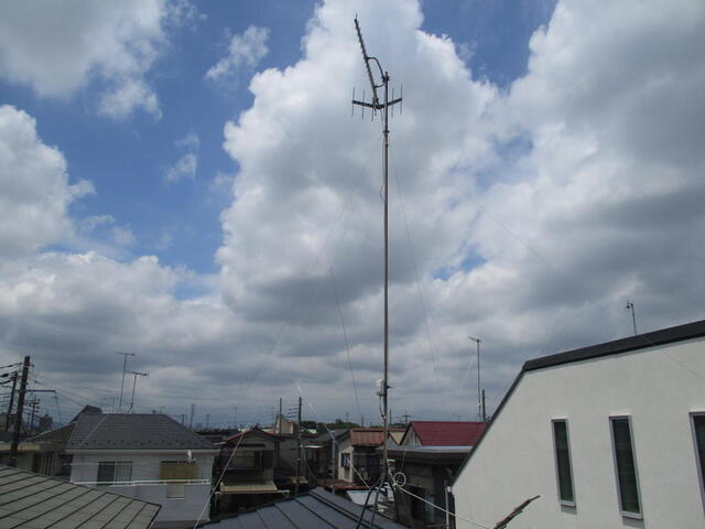 4mの高さで取り付けられた平塚中継局受信のUHFアンテナ