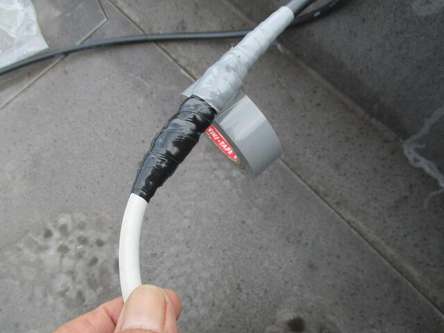 お客様ご希望+諸事情で屋根上配線接続、防水処理