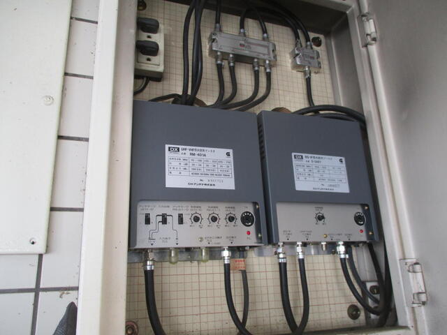 テレビボックス内のアンテナ設備は、古いブースター