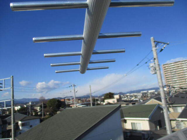 お客様宅から小仏相模原中継局が肉眼で見えてそうで電波受信良好