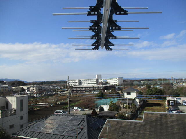 小仏相模原中継局受信は、廃校になった相模原青陵高校校舎超え