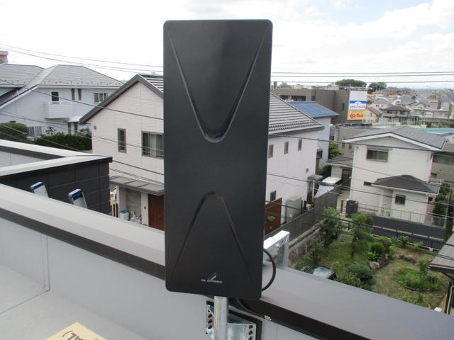 陸屋根のアンテナを建てずにデザインアンテナ工事で対応