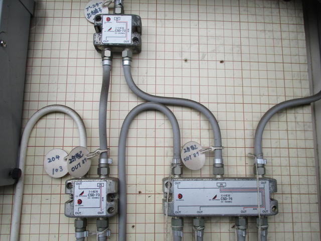 3階建て9部屋へ分配配線されてますが、均等分配がされていない