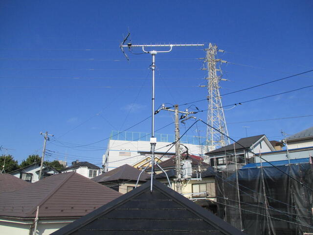 屋根上2mの高さでアンテナ取付でアンテナ建て替え工事