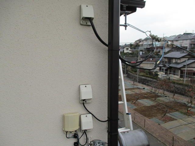 配線接続部分が露出しない様にする事で配線雨水腐食を避けました